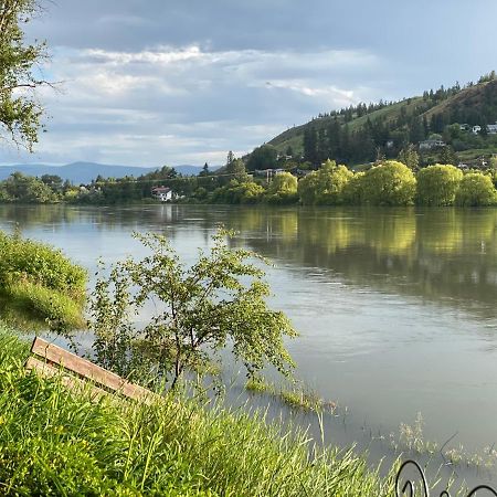Rayleigh Riverfront Retreat- Peaceful Garden Oasis-25 Minutes To Ski Hill Kamloops Zewnętrze zdjęcie