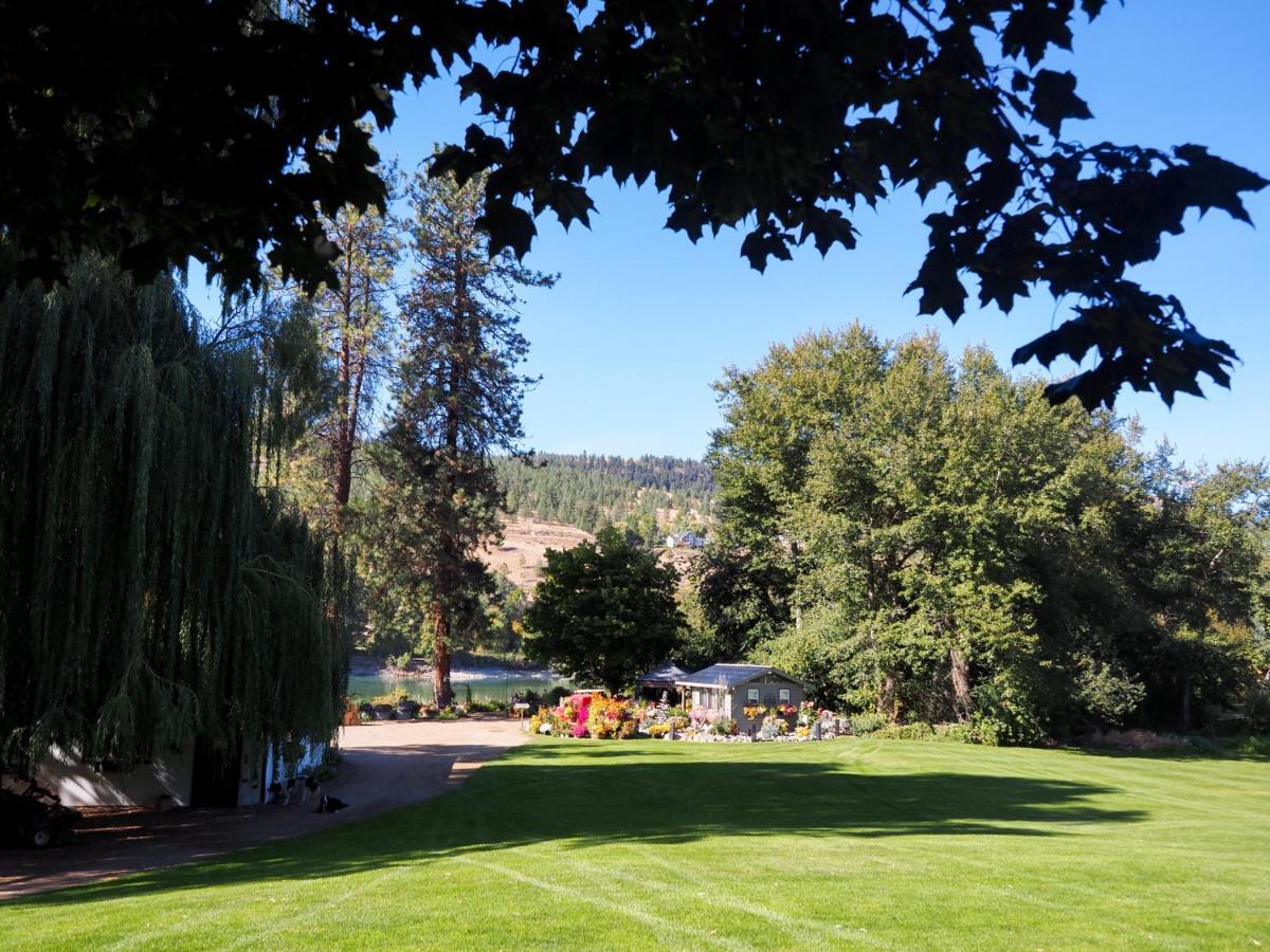 Rayleigh Riverfront Retreat- Peaceful Garden Oasis-25 Minutes To Ski Hill Kamloops Zewnętrze zdjęcie