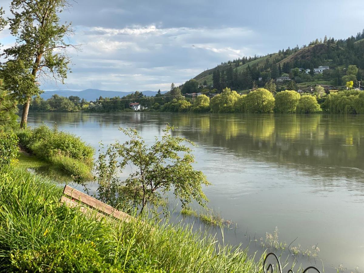 Rayleigh Riverfront Retreat- Peaceful Garden Oasis-25 Minutes To Ski Hill Kamloops Zewnętrze zdjęcie